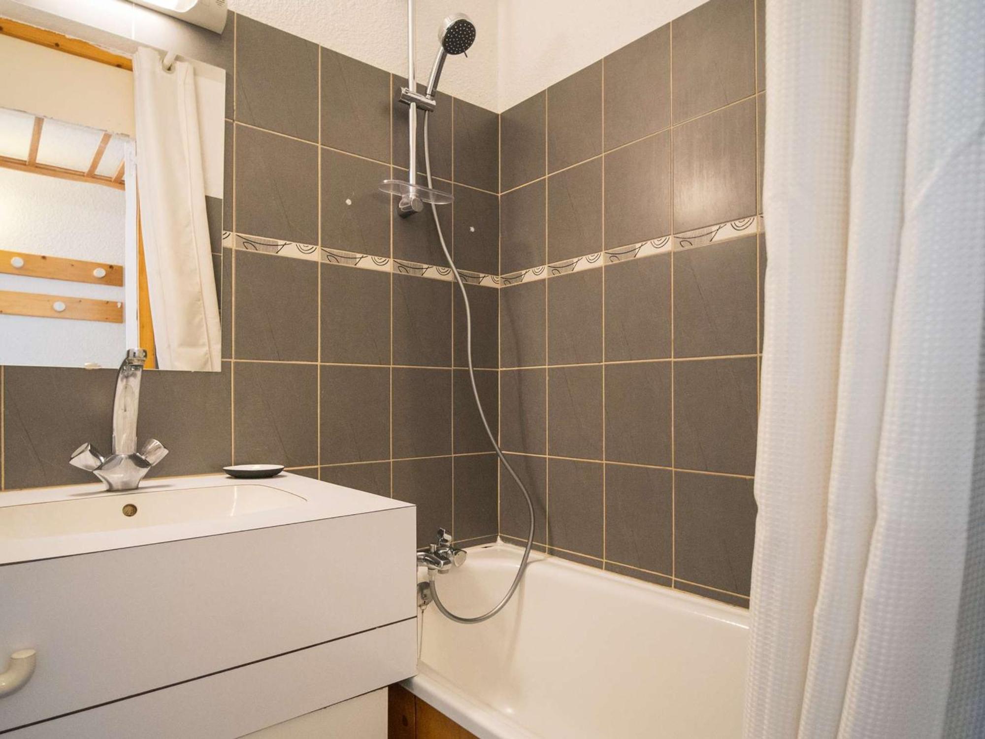 Appartement Renove - 5 Pers, Balcon, Commerces Au Pied, Local A - Fr-1-637-65 Val Thorens